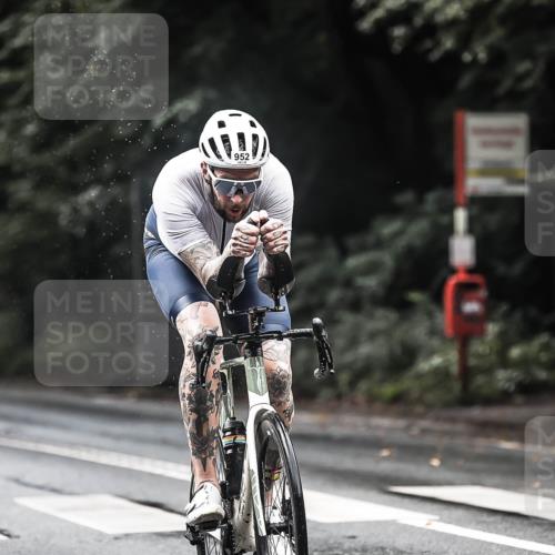 13.09.2026 - Stadtparktriathlon H.Heesch http://msf.ph/oto/10320485 13.09.2026 11:56:48 Radfahren 941, 952, 1053 meine-sportfotos.de