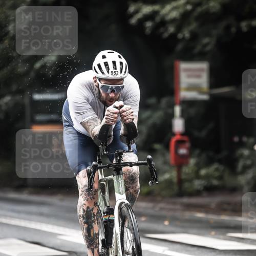 13.09.2026 - Stadtparktriathlon H.Heesch http://msf.ph/oto/10320490 13.09.2026 11:56:48 Radfahren 941, 952, 1053 meine-sportfotos.de