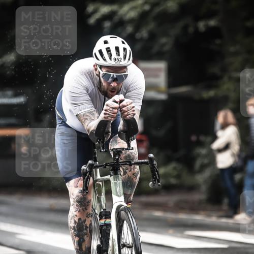 13.09.2026 - Stadtparktriathlon H.Heesch http://msf.ph/oto/10320495 13.09.2026 11:56:48 Radfahren 941, 952, 1053 meine-sportfotos.de