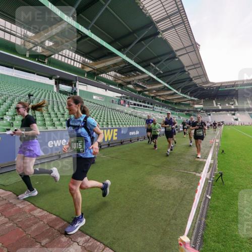 13.09.2026 - 21. swb-Marathon Bremen Michael Burmester http://msf.ph/oto/10320498 13.09.2026 13:20:03 Laufen im Stadion 333, 464, 486, 512, 704, 921, 938, 1066, 1129, 1156, 1409, 1431, 1439, 1446, 1506, 1697, 1756, 1765, 1815, 1846, 1916, 2010, 2028, 2064, 2139, 2224, 2240, 2278, 2315, 2349, 2394, 2395, 2417, 2437, 2501, 2519, 2533, 2557, 2563, 2588, 2622, 2626, 2689, 2694, 2695, 2702, 2703, 2722, 2756, 2786, 2793, 2843, 2845, 2886, 2944, 2983, 3004, 3017, 3018, 3031, 3035, 3036, 3037, 3046, 3059, 3072, 3102, 3116, 3139, 3189, 3198, 3243, 3263, 3264, 3285, 3287, 3310, 3315, 3619, 3879 meine-sportfotos.de