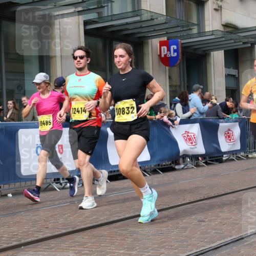 13.09.2026 - 21. swb-Marathon Bremen Strokosch-Dieckow http://msf.ph/oto/10320502 13.09.2026 10:58:44 Ziel 10254, 10383, 10415, 10427, 10477, 10485, 10668, 10787, 10794, 10832, 10843, 10948, 11034, 11125, 11267, 11278, 11301, 11302, 11602, 11913, 12015, 12118, 12127, 12130, 12131, 12176, 12200, 12271, 12297, 12414, 10832, 10878, 10879, 10948, 11004, 11030, 11152, 11189, 11228, 11384, 11455, 11488, 11686, 11743, 11953, 11955, 12180, 12237, 12320, 12499, 12505, 12518 meine-sportfotos.de