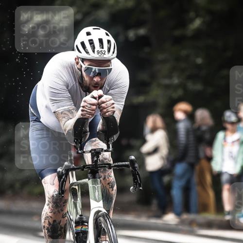 13.09.2026 - Stadtparktriathlon H.Heesch http://msf.ph/oto/10320503 13.09.2026 11:56:48 Radfahren 941, 952, 1053 meine-sportfotos.de