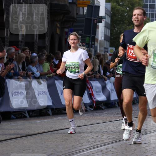 13.09.2026 - 21. swb-Marathon Bremen Strokosch-Dieckow http://msf.ph/oto/10320504 13.09.2026 13:24:44 Ziel 789, 790, 1250, 2295, 2491, 3375, 3994, 4000, 4559, 5572, 5668, 5669, 5928, 5929, 5953, 6080, 7069, 7081, 7156, 7568, 8310, 8415, 8784, 8881, 9264, 9573, 9676, 9916, 10069, 10071, 972, 2761, 3015, 4113, 4198, 4262, 4973, 5664, 6079, 6360, 6544, 6807, 6943, 7409, 7854, 8853, 9152, 10103 meine-sportfotos.de