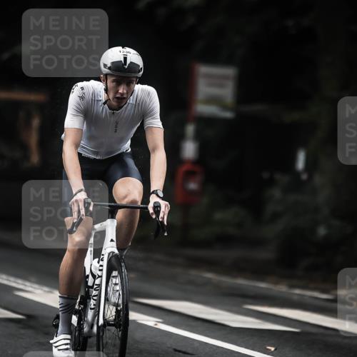 13.09.2026 - Stadtparktriathlon H.Heesch http://msf.ph/oto/10320509 13.09.2026 13:05:13 Radfahren 1272, 1336, 1386 meine-sportfotos.de