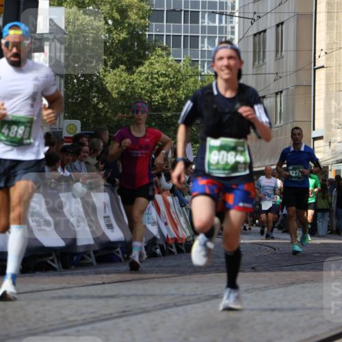 13.09.2026 - 21. swb-Marathon Bremen Strokosch-Dieckow http://msf.ph/oto/10320516 13.09.2026 13:08:28 Ziel 2098, 2266, 2844, 3808, 4247, 5594, 6692, 13091, 13160, 715, 3276, 4033, 4888, 5377, 6842, 7064, 7121, 9084 meine-sportfotos.de