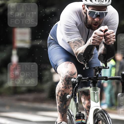 13.09.2026 - Stadtparktriathlon H.Heesch http://msf.ph/oto/10320521 13.09.2026 11:56:48 Radfahren 941, 952, 1053 meine-sportfotos.de