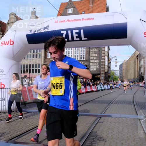 13.09.2026 - 21. swb-Marathon Bremen Tim E. http://msf.ph/oto/10320558 13.09.2026 10:58:42 Ziel 10249, 10530, 10750, 10798, 10878, 10879, 11004, 11120, 11131, 11152, 11202, 11384, 11388, 11403, 11420, 11455, 11686, 11750, 11906, 11952, 11953, 12017, 12092, 12180, 12386, 12387, 12499, 12518 meine-sportfotos.de