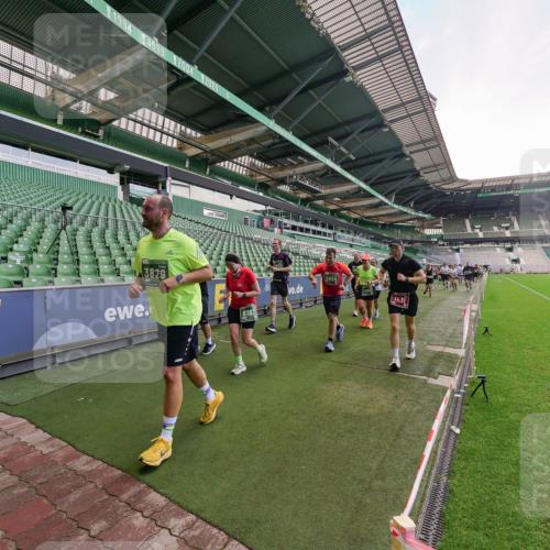 13.09.2026 - 21. swb-Marathon Bremen Michael Burmester http://msf.ph/oto/10320579 13.09.2026 13:20:11 Laufen im Stadion 333, 464, 512, 704, 938, 1066, 1129, 1156, 1409, 1439, 1446, 1506, 1697, 1756, 1765, 1815, 1846, 1916, 2010, 2028, 2064, 2139, 2201, 2224, 2240, 2258, 2278, 2315, 2349, 2394, 2395, 2417, 2437, 2501, 2519, 2533, 2557, 2563, 2588, 2622, 2626, 2689, 2694, 2695, 2702, 2703, 2722, 2756, 2786, 2793, 2843, 2845, 2886, 2944, 2983, 3004, 3017, 3018, 3031, 3035, 3036, 3037, 3046, 3059, 3072, 3102, 3116, 3139, 3189, 3198, 3243, 3263, 3264, 3285, 3287, 3310, 3315, 3619 meine-sportfotos.de