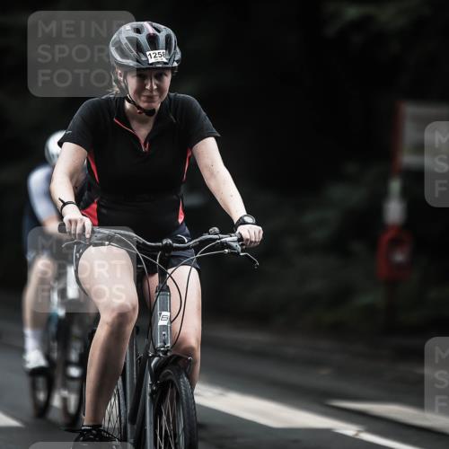 13.09.2026 - Stadtparktriathlon H.Heesch http://msf.ph/oto/10320595 13.09.2026 13:05:22 Radfahren 1202, 1231, 1256, 1258, 1402 meine-sportfotos.de