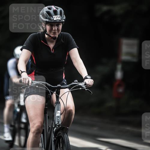 13.09.2026 - Stadtparktriathlon H.Heesch http://msf.ph/oto/10320600 13.09.2026 13:05:22 Radfahren 1202, 1231, 1256, 1258, 1402 meine-sportfotos.de