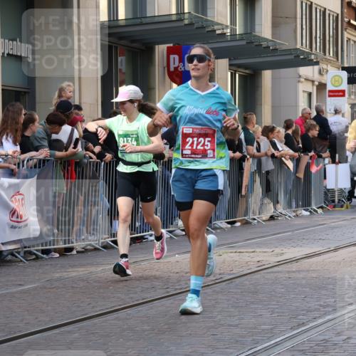 13.09.2026 - 21. swb-Marathon Bremen Strokosch-Dieckow http://msf.ph/oto/10320605 13.09.2026 13:17:53 Ziel 1146, 1419, 1631, 1797, 1872, 2260, 2634, 2671, 3241, 3458, 3514, 3634, 4131, 4733, 5292, 5460, 5695, 5948, 6152, 6290, 6448, 7491, 7954, 8094, 8805, 8943, 8944, 9134, 9609, 10065, 13150, 771, 948, 1297, 1797, 2001, 2008, 2125, 2234, 2812, 3051, 3192, 3760, 4171, 4286, 4374, 4498, 4499, 4620, 5041, 5530, 5550, 5817, 5935, 7901, 8100, 8250, 8869, 9400, 9505, 9595, 9596, 9837, 13041, 13107 meine-sportfotos.de