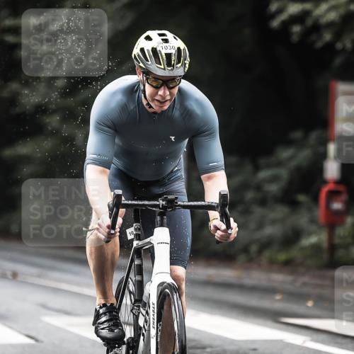 13.09.2026 - Stadtparktriathlon H.Heesch http://msf.ph/oto/10320613 13.09.2026 11:56:57 Radfahren 914, 997, 1030 meine-sportfotos.de