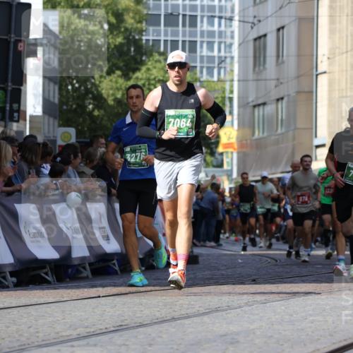 13.09.2026 - 21. swb-Marathon Bremen Strokosch-Dieckow http://msf.ph/oto/10320614 13.09.2026 13:08:33 Ziel 678, 1335, 1696, 2098, 2266, 2844, 3808, 4247, 5594, 8655, 9582, 715, 3110, 3276, 4033, 5377, 6842, 7064, 7121, 8555, 9240, 9411, 9702 meine-sportfotos.de