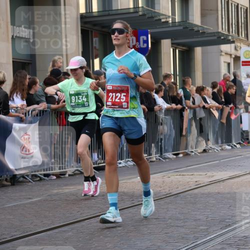13.09.2026 - 21. swb-Marathon Bremen Strokosch-Dieckow http://msf.ph/oto/10320617 13.09.2026 13:17:53 Ziel 1146, 1419, 1631, 1797, 1872, 2260, 2634, 2671, 3241, 3458, 3514, 3634, 4131, 4733, 5292, 5460, 5695, 5948, 6152, 6290, 6448, 7491, 7954, 8094, 8805, 8943, 8944, 9134, 9609, 10065, 13150, 771, 948, 1297, 1797, 2001, 2008, 2125, 2234, 2812, 3051, 3192, 3760, 4171, 4286, 4374, 4498, 4499, 4620, 5041, 5530, 5550, 5817, 5935, 7901, 8100, 8250, 8869, 9400, 9505, 9595, 9596, 9837, 13041, 13107 meine-sportfotos.de