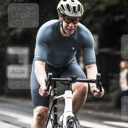 13.09.2026 - Stadtparktriathlon H.Heesch http://msf.ph/oto/10320626 13.09.2026 11:56:57 Radfahren 914, 997, 1030 meine-sportfotos.de