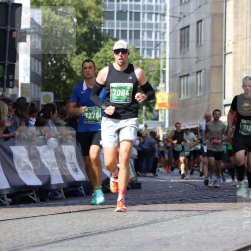 13.09.2026 - 21. swb-Marathon Bremen Strokosch-Dieckow http://msf.ph/oto/10320644 13.09.2026 13:08:34 Ziel 678, 1335, 1696, 2098, 2266, 2844, 3808, 4247, 5594, 8655, 9582, 715, 3110, 3276, 4033, 5377, 6842, 7064, 7121, 8555, 9240, 9411, 9702 meine-sportfotos.de