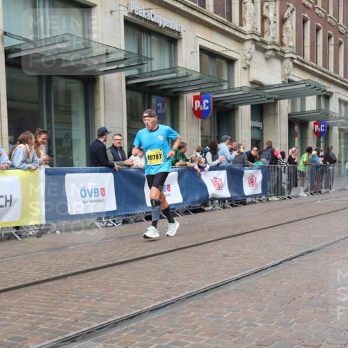 13.09.2026 - 21. swb-Marathon Bremen Strokosch-Dieckow http://msf.ph/oto/10320663 13.09.2026 10:58:48 Ziel 10383, 10415, 10427, 10477, 10492, 10668, 10787, 10843, 11034, 11086, 11125, 11267, 11278, 11301, 11302, 11500, 11602, 11913, 12015, 12118, 12127, 12130, 12131, 12200, 12271, 12297, 12414, 12541, 10254, 10485, 10794, 10832, 10878, 10879, 10948, 11030, 11189, 11228, 11384, 11488, 11743, 11955, 12176, 12180, 12237, 12320, 12499, 12505 meine-sportfotos.de