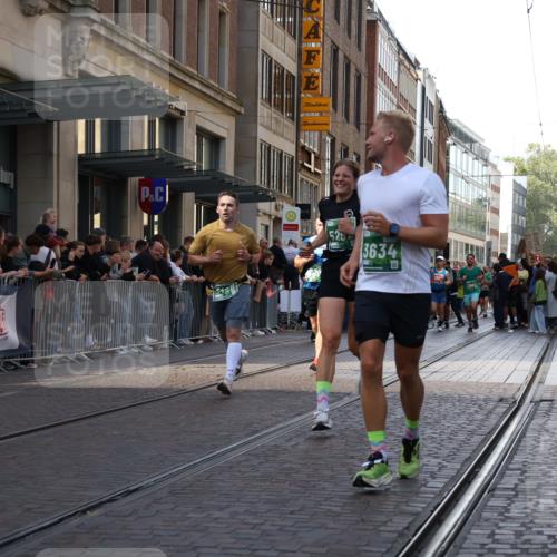 13.09.2026 - 21. swb-Marathon Bremen Strokosch-Dieckow http://msf.ph/oto/10320680 13.09.2026 13:17:55 Ziel 1146, 1419, 1631, 1872, 2260, 2671, 3241, 3458, 3514, 3634, 4131, 4733, 5292, 5460, 5695, 5948, 6152, 6290, 6448, 7491, 7954, 8094, 8943, 8944, 9134, 9609, 10065, 13150, 771, 948, 1297, 1797, 2001, 2125, 2234, 2634, 2812, 3051, 3192, 3760, 4171, 4286, 4374, 4498, 4499, 4620, 5041, 5530, 5817, 5935, 7901, 8250, 8805, 8869, 9400, 9505, 9595, 9596, 9837, 13041, 13107 meine-sportfotos.de