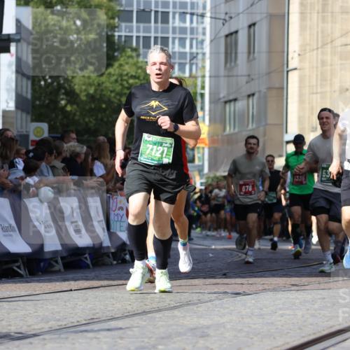 13.09.2026 - 21. swb-Marathon Bremen Strokosch-Dieckow http://msf.ph/oto/10320683 13.09.2026 13:08:36 Ziel 339, 678, 1335, 1696, 2098, 2266, 2844, 3808, 4247, 5594, 8655, 9582, 715, 3110, 3276, 3330, 4033, 5377, 6842, 7064, 7121, 8555, 9240, 9411, 9702, 9867, 9906 meine-sportfotos.de