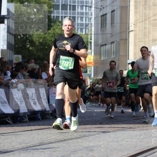 13.09.2026 - 21. swb-Marathon Bremen Strokosch-Dieckow http://msf.ph/oto/10320693 13.09.2026 13:08:36 Ziel 339, 678, 1335, 1696, 2098, 2266, 2844, 3808, 4247, 5594, 8655, 9582, 715, 3110, 3276, 3330, 4033, 5377, 6842, 7064, 7121, 8555, 9240, 9411, 9702, 9867, 9906 meine-sportfotos.de