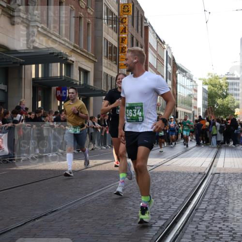 13.09.2026 - 21. swb-Marathon Bremen Strokosch-Dieckow http://msf.ph/oto/10320702 13.09.2026 13:17:55 Ziel 1146, 1419, 1631, 1872, 2260, 2671, 3241, 3458, 3514, 3634, 4131, 4733, 5292, 5460, 5695, 5948, 6152, 6290, 6448, 7491, 7954, 8094, 8943, 8944, 9134, 9609, 10065, 13150, 771, 948, 1297, 1797, 2001, 2125, 2234, 2634, 2812, 3051, 3192, 3760, 4171, 4286, 4374, 4498, 4499, 4620, 5041, 5530, 5817, 5935, 7901, 8250, 8805, 8869, 9400, 9505, 9595, 9596, 9837, 13041, 13107 meine-sportfotos.de