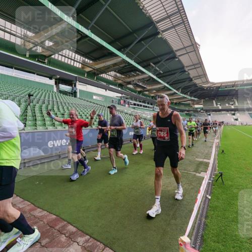 13.09.2026 - 21. swb-Marathon Bremen Michael Burmester http://msf.ph/oto/10320728 13.09.2026 13:20:27 Laufen im Stadion 333, 464, 512, 620, 704, 938, 1066, 1129, 1156, 1158, 1409, 1439, 1446, 1506, 1676, 1697, 1756, 1808, 1815, 1846, 1916, 2010, 2028, 2064, 2139, 2201, 2240, 2258, 2278, 2315, 2349, 2394, 2395, 2414, 2417, 2437, 2501, 2519, 2533, 2557, 2563, 2588, 2626, 2689, 2694, 2695, 2702, 2703, 2722, 2736, 2756, 2793, 2843, 2886, 2983, 3004, 3010, 3017, 3018, 3031, 3035, 3036, 3037, 3046, 3059, 3070, 3072, 3074, 3102, 3116, 3139, 3189, 3198, 3243, 3263, 3264, 3310, 3315 meine-sportfotos.de