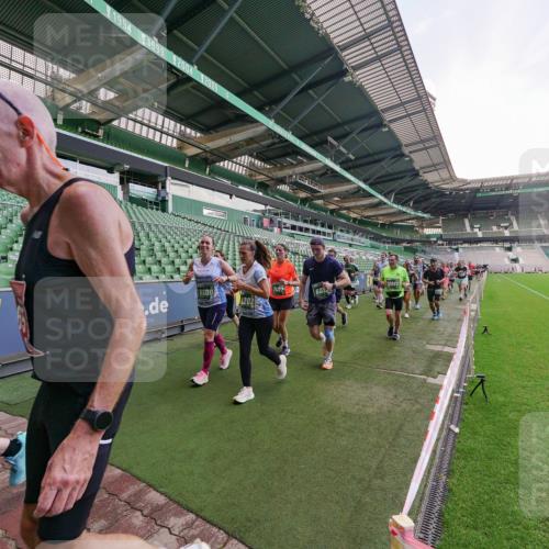 13.09.2026 - 21. swb-Marathon Bremen Michael Burmester http://msf.ph/oto/10320747 13.09.2026 13:20:29 Laufen im Stadion 333, 464, 512, 620, 704, 938, 1066, 1129, 1156, 1158, 1409, 1439, 1446, 1676, 1697, 1756, 1808, 1815, 1846, 1916, 2010, 2028, 2064, 2139, 2201, 2240, 2258, 2278, 2315, 2349, 2394, 2395, 2414, 2417, 2437, 2501, 2519, 2533, 2563, 2588, 2626, 2689, 2694, 2695, 2702, 2703, 2722, 2736, 2756, 2793, 2843, 2886, 2983, 3004, 3010, 3017, 3018, 3031, 3035, 3036, 3037, 3046, 3059, 3070, 3074, 3102, 3116, 3139, 3144, 3189, 3198, 3243, 3263, 3264, 3310, 3315 meine-sportfotos.de