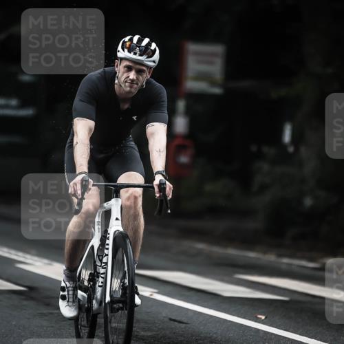 13.09.2026 - Stadtparktriathlon H.Heesch http://msf.ph/oto/10320751 13.09.2026 13:05:33 Radfahren 1198, 1231, 1352, 1377 meine-sportfotos.de