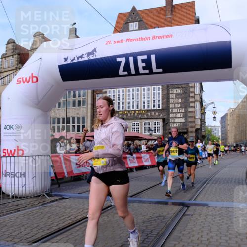 13.09.2026 - 21. swb-Marathon Bremen Tim E. http://msf.ph/oto/10320781 13.09.2026 10:58:47 Ziel 10878, 10879, 11004, 11030, 11152, 11189, 11202, 11384, 11403, 11455, 11686, 11750, 11906, 11953, 11955, 12092, 12180, 12237, 12320, 12499, 12505, 12518 meine-sportfotos.de