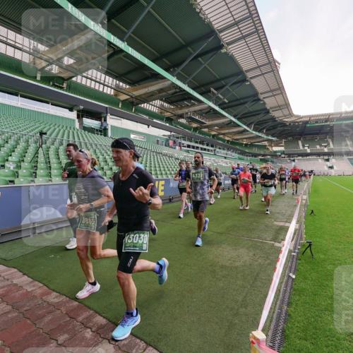 13.09.2026 - 21. swb-Marathon Bremen Michael Burmester http://msf.ph/oto/10320786 13.09.2026 13:20:32 Laufen im Stadion 333, 464, 512, 620, 704, 782, 938, 1066, 1129, 1156, 1158, 1316, 1409, 1439, 1446, 1676, 1697, 1756, 1808, 1815, 1846, 1916, 2010, 2028, 2064, 2139, 2201, 2240, 2258, 2278, 2315, 2349, 2394, 2395, 2414, 2417, 2437, 2501, 2519, 2533, 2563, 2588, 2626, 2689, 2694, 2695, 2702, 2703, 2722, 2736, 2756, 2793, 2843, 2886, 2983, 3004, 3010, 3017, 3018, 3031, 3035, 3036, 3037, 3046, 3059, 3070, 3074, 3102, 3116, 3139, 3144, 3189, 3243, 3263, 3264, 3310, 3315 meine-sportfotos.de