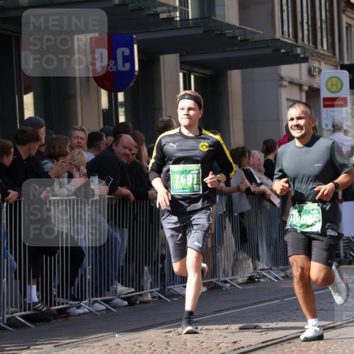 13.09.2026 - 21. swb-Marathon Bremen Strokosch-Dieckow http://msf.ph/oto/10320814 13.09.2026 13:17:58 Ziel 1146, 1419, 1872, 2055, 2260, 2671, 3241, 3458, 3514, 3634, 4131, 4733, 5292, 5307, 5460, 5695, 5948, 6152, 6293, 6294, 6448, 7491, 7954, 8094, 8943, 8944, 9134, 9609, 10065, 13150, 771, 948, 1297, 1631, 1797, 2001, 2125, 2234, 2634, 2812, 3051, 3192, 3760, 4286, 4374, 4498, 4499, 4620, 5530, 5817, 5935, 5948, 6290, 6448, 8805, 8869, 9400, 9505, 9595, 9596, 9837, 13041, 13107 meine-sportfotos.de