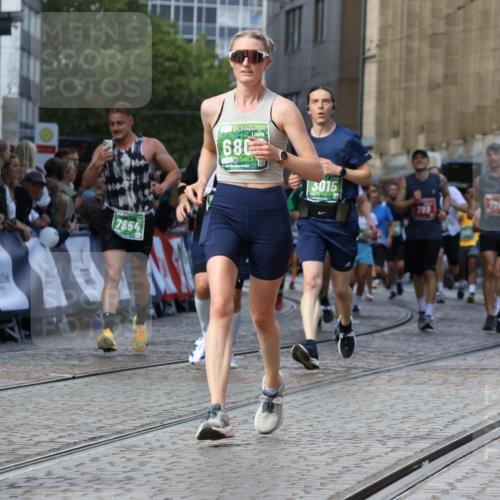 13.09.2026 - 21. swb-Marathon Bremen Strokosch-Dieckow http://msf.ph/oto/10320833 13.09.2026 13:24:46 Ziel 789, 790, 1250, 1582, 2295, 3375, 3524, 3994, 4000, 4559, 5572, 5668, 5669, 5929, 5953, 6080, 7069, 7156, 7568, 8310, 8415, 8784, 8881, 9264, 9573, 9676, 10069, 10071, 972, 1264, 2761, 3015, 4113, 4262, 4507, 4973, 6079, 6360, 6544, 6807, 6943, 7409, 7854, 8853, 9152, 10103 meine-sportfotos.de
