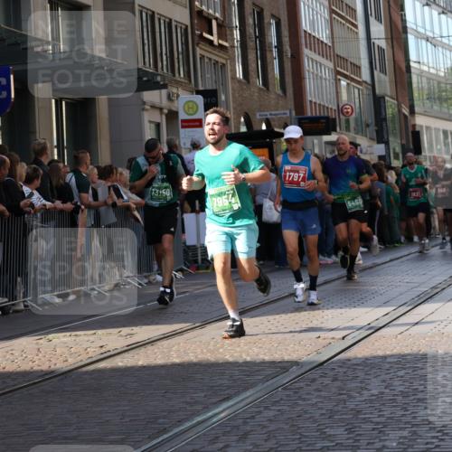 13.09.2026 - 21. swb-Marathon Bremen Strokosch-Dieckow http://msf.ph/oto/10320883 13.09.2026 13:17:59 Ziel 1146, 1419, 1872, 2055, 2260, 2671, 3241, 3458, 3514, 3634, 4131, 4733, 5292, 5307, 5460, 5695, 6152, 6293, 6294, 6818, 7491, 7954, 8094, 8943, 8944, 9134, 9609, 10065, 13150, 771, 948, 1297, 1631, 1797, 2001, 2125, 2634, 2812, 3051, 3192, 4286, 4374, 4498, 4499, 4620, 4733, 5530, 5817, 5935, 5948, 6290, 6448, 8805, 8869, 9400, 9505, 9595, 9596, 9837, 13041, 13107 meine-sportfotos.de