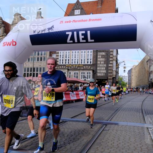 13.09.2026 - 21. swb-Marathon Bremen Tim E. http://msf.ph/oto/10320903 13.09.2026 10:58:49 Ziel 10878, 10879, 11004, 11030, 11152, 11189, 11384, 11403, 11455, 11686, 11750, 11953, 11955, 12092, 12180, 12237, 12320, 12499, 12505, 12518 meine-sportfotos.de