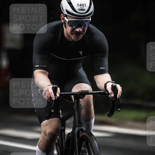13.09.2026 - Stadtparktriathlon H.Heesch http://msf.ph/oto/10321008 13.09.2026 13:05:49 Radfahren 1340, 1407, 1420 meine-sportfotos.de
