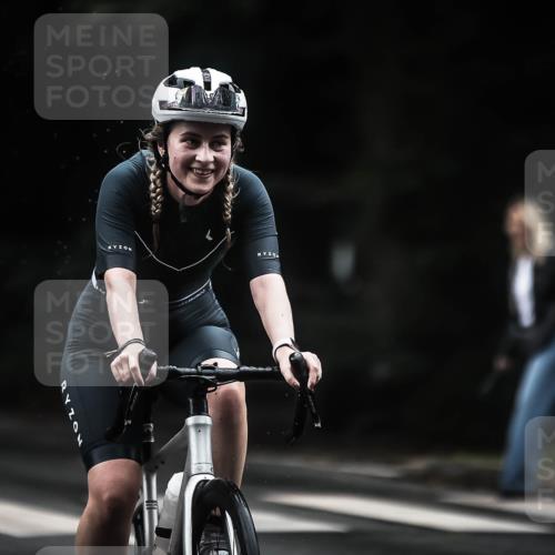 13.09.2026 - Stadtparktriathlon H.Heesch http://msf.ph/oto/10321064 13.09.2026 13:06:03 Radfahren 1283, 1295 meine-sportfotos.de