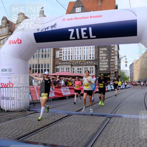 13.09.2026 - 21. swb-Marathon Bremen Tim E. http://msf.ph/oto/10321117 13.09.2026 10:58:51 Ziel 10878, 10879, 11004, 11030, 11152, 11189, 11384, 11455, 11686, 11743, 11953, 11955, 12180, 12237, 12320, 12499, 12505, 12518 meine-sportfotos.de