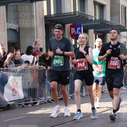 13.09.2026 - 21. swb-Marathon Bremen Strokosch-Dieckow http://msf.ph/oto/10321144 13.09.2026 13:18:07 Ziel 465, 1146, 1419, 2055, 3458, 4413, 5307, 5460, 6293, 6294, 6818, 7245, 7491, 7731, 7954, 8404, 8540, 8872, 9019, 9134, 9275, 10065, 13150, 948, 1631, 1797, 1872, 2001, 2260, 2634, 2671, 3051, 3192, 3241, 3458, 3514, 3634, 4131, 4286, 4374, 4733, 5292, 5530, 5695, 5935, 5948, 6152, 6290, 6448, 8094, 8805, 8869, 8943, 8944, 9134, 9595, 9596, 9609, 9837, 13041 meine-sportfotos.de