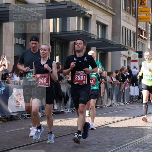 13.09.2026 - 21. swb-Marathon Bremen Strokosch-Dieckow http://msf.ph/oto/10321178 13.09.2026 13:18:08 Ziel 465, 1146, 1419, 2055, 2324, 4413, 4642, 5307, 5460, 6293, 6294, 6818, 7245, 7491, 7731, 7954, 8404, 8540, 8872, 9019, 9275, 10065, 13150, 948, 1631, 1797, 1872, 2001, 2260, 2634, 2671, 3051, 3192, 3241, 3458, 3514, 3634, 4131, 4286, 4374, 4733, 5292, 5530, 5695, 5935, 5948, 6152, 6290, 6448, 8094, 8805, 8869, 8943, 8944, 9134, 9595, 9596, 9609, 9837, 13041 meine-sportfotos.de