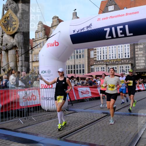 13.09.2026 - 21. swb-Marathon Bremen Tim E. http://msf.ph/oto/10321209 13.09.2026 10:58:52 Ziel 10878, 10879, 11004, 11030, 11152, 11189, 11384, 11455, 11488, 11686, 11743, 11953, 11955, 12180, 12237, 12320, 12499, 12505, 12518 meine-sportfotos.de