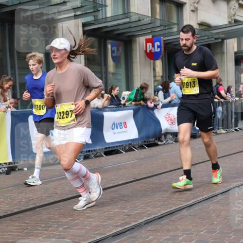 13.09.2026 - 21. swb-Marathon Bremen Strokosch-Dieckow http://msf.ph/oto/10321213 13.09.2026 10:58:58 Ziel 10377, 10415, 10427, 10492, 10668, 10922, 11086, 11125, 11301, 11302, 11500, 11873, 11913, 12118, 12200, 12267, 12297, 12537, 12541, 10254, 10383, 10427, 10477, 10485, 10787, 10794, 10832, 10843, 10948, 11030, 11034, 11228, 11267, 11278, 11488, 11602, 11743, 12015, 12127, 12130, 12131, 12176, 12271, 12414 meine-sportfotos.de