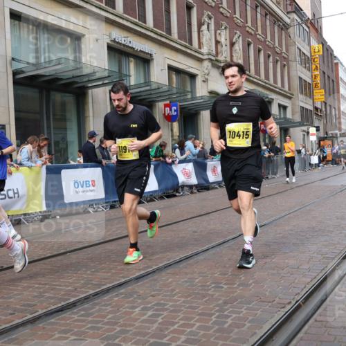 13.09.2026 - 21. swb-Marathon Bremen Strokosch-Dieckow http://msf.ph/oto/10321247 13.09.2026 10:58:59 Ziel 10377, 10415, 10492, 10668, 10922, 11086, 11125, 11301, 11302, 11500, 11873, 11913, 12118, 12200, 12267, 12295, 12297, 12537, 12541, 10254, 10383, 10427, 10477, 10485, 10787, 10794, 10832, 10843, 10948, 11030, 11034, 11228, 11267, 11278, 11488, 11602, 11743, 12015, 12127, 12130, 12131, 12176, 12271, 12297, 12414 meine-sportfotos.de