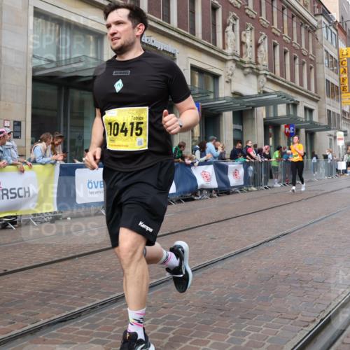 13.09.2026 - 21. swb-Marathon Bremen Strokosch-Dieckow http://msf.ph/oto/10321286 13.09.2026 10:59:00 Ziel 10377, 10415, 10492, 10668, 10922, 11086, 11125, 11151, 11301, 11302, 11500, 11873, 11913, 12118, 12200, 12267, 12295, 12537, 12541, 10254, 10383, 10427, 10477, 10485, 10787, 10794, 10832, 10843, 10948, 11034, 11228, 11267, 11278, 11488, 11602, 11743, 12015, 12127, 12130, 12131, 12176, 12271, 12297, 12414 meine-sportfotos.de