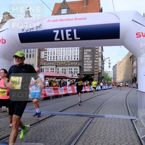 13.09.2026 - 21. swb-Marathon Bremen Tim E. http://msf.ph/oto/10321289 13.09.2026 10:58:54 Ziel 10878, 10879, 11004, 11030, 11189, 11228, 11384, 11488, 11743, 11955, 12180, 12237, 12320, 12499, 12505 meine-sportfotos.de