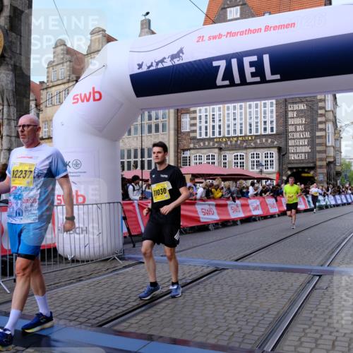 13.09.2026 - 21. swb-Marathon Bremen Tim E. http://msf.ph/oto/10321309 13.09.2026 10:58:56 Ziel 10878, 10879, 11030, 11189, 11228, 11384, 11488, 11743, 11955, 12180, 12237, 12320, 12499, 12505 meine-sportfotos.de