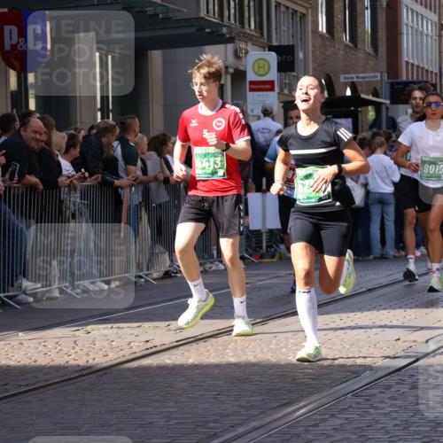 13.09.2026 - 21. swb-Marathon Bremen Strokosch-Dieckow http://msf.ph/oto/10321333 13.09.2026 13:18:12 Ziel 465, 1146, 1419, 2055, 2324, 2948, 3631, 4413, 4642, 5307, 5460, 5867, 6293, 6294, 6818, 7245, 7491, 7731, 7954, 8404, 8540, 8743, 8872, 9019, 9275, 9327, 9833, 13150, 948, 1631, 1797, 1872, 2001, 2260, 2634, 2671, 3241, 3458, 3514, 3634, 4131, 4733, 5292, 5695, 5935, 5948, 6152, 6290, 6448, 8094, 8805, 8869, 8943, 8944, 9134, 9595, 9596, 9609, 9837, 10065, 13041 meine-sportfotos.de