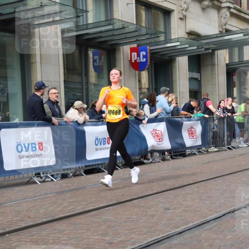 13.09.2026 - 21. swb-Marathon Bremen Strokosch-Dieckow http://msf.ph/oto/10321359 13.09.2026 10:59:02 Ziel 10377, 10415, 10492, 10668, 10745, 10922, 11086, 11125, 11151, 11207, 11301, 11302, 11500, 11519, 11873, 11913, 12118, 12200, 12267, 12295, 12481, 12537, 12541, 10254, 10383, 10415, 10427, 10477, 10485, 10787, 10794, 10832, 10843, 10948, 11034, 11228, 11267, 11278, 11488, 11602, 11743, 11913, 12015, 12127, 12130, 12131, 12176, 12271, 12297, 12414 meine-sportfotos.de
