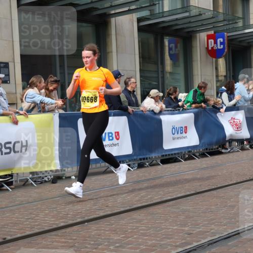 13.09.2026 - 21. swb-Marathon Bremen Strokosch-Dieckow http://msf.ph/oto/10321396 13.09.2026 10:59:03 Ziel 10147, 10377, 10492, 10668, 10745, 10922, 11086, 11125, 11151, 11207, 11301, 11302, 11500, 11519, 11873, 12118, 12200, 12267, 12295, 12481, 12537, 12541, 10254, 10383, 10415, 10427, 10477, 10485, 10787, 10794, 10832, 10843, 10948, 11034, 11228, 11267, 11278, 11488, 11602, 11743, 11913, 12015, 12127, 12130, 12131, 12176, 12271, 12297, 12414 meine-sportfotos.de