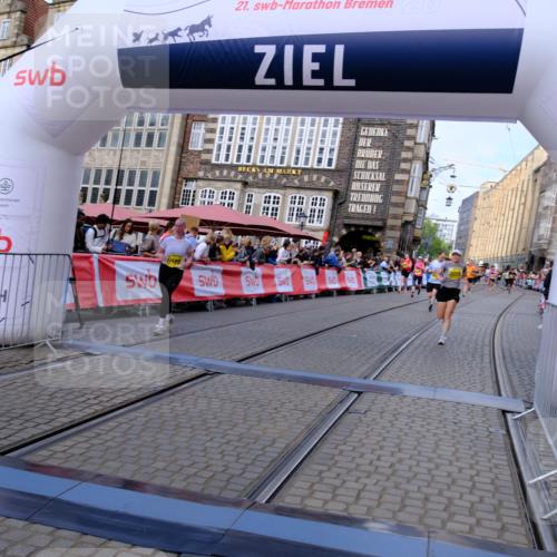 13.09.2026 - 21. swb-Marathon Bremen Tim E. http://msf.ph/oto/10321410 13.09.2026 10:59:00 Ziel 10254, 10485, 10794, 10832, 10878, 10879, 10948, 11030, 11189, 11228, 11488, 11743, 11955, 12176, 12237, 12320, 12499, 12505 meine-sportfotos.de