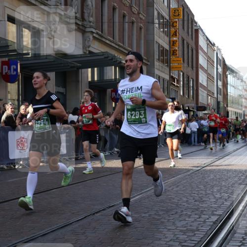 13.09.2026 - 21. swb-Marathon Bremen Strokosch-Dieckow http://msf.ph/oto/10321428 13.09.2026 13:18:14 Ziel 465, 1146, 1419, 2055, 2324, 2948, 3631, 4120, 4413, 4642, 5307, 5460, 5867, 6293, 6294, 6787, 6818, 7245, 7491, 7731, 8404, 8540, 8743, 8872, 9019, 9275, 9327, 9833, 13150, 948, 1631, 1797, 1872, 2001, 2260, 2634, 2671, 3241, 3458, 3514, 3634, 4131, 4733, 5292, 5695, 5935, 5948, 6152, 6290, 6448, 7954, 8094, 8805, 8869, 8943, 8944, 9134, 9595, 9596, 9609, 9837, 10065, 13041 meine-sportfotos.de